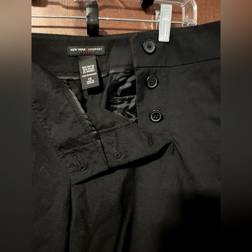 New York & Company Stretch Capris - Picture 12 of 14